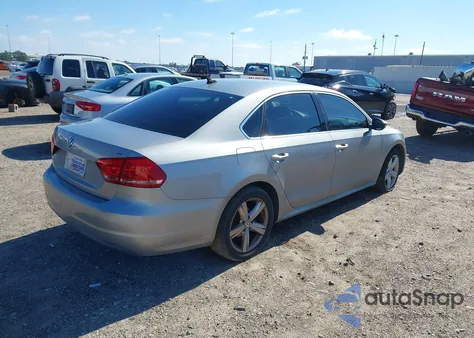 2012 Volkswagen Passat 2.5L Se z USA, uszkodzony, nr VIN 1VWBH7A37CC101636